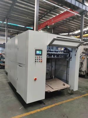 Deeltjesmachine voor de productie van gegolfde kartonnen dozen op de drankenverpakkingslijn