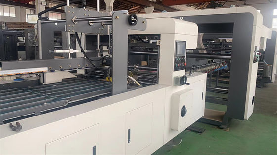 Geaffineerde kartonnen doos Flexo-drukmachine met 4 kleuren en automatische vouwlijm