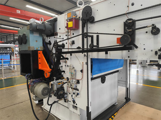 Automatische matrassnijmachine voor kartondrukken