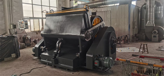 Papiervormende machine Karton gegolfde matrassnijmachine op verzoek van de klant