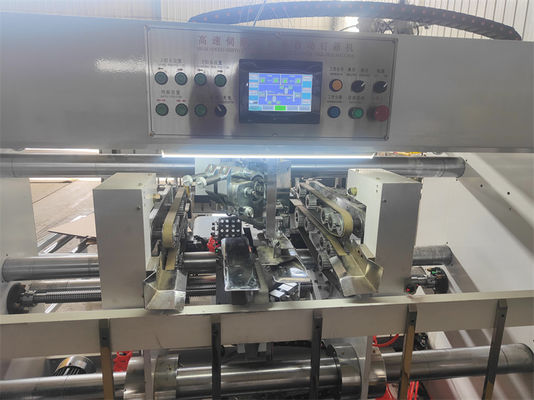 Semi-automatische twee-delige naaimachine voor het maken van gegolfde dozen