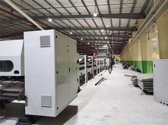 0.75KW Horizontale Uitvoer Hoogspeed 5 Ply Gekrompen Karton Productie Lijn