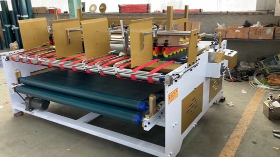 Elektrische kartonnen doos folder Gluer Machine voor gegolfde dozen Snelle en gemakkelijke bediening