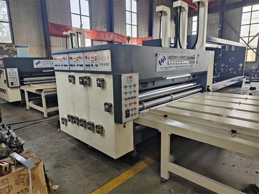 Ketenvoeding Carton Box Flexo Printing And Die Cutting Machine voor een soepele werking