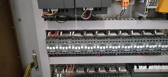 Air Source Standard Pressure 0,6-0,8Mpa Volledig automatische kartonnen glijmachine