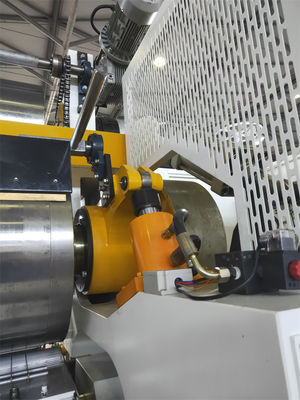 Automatische machine voor de productie van golfkarton