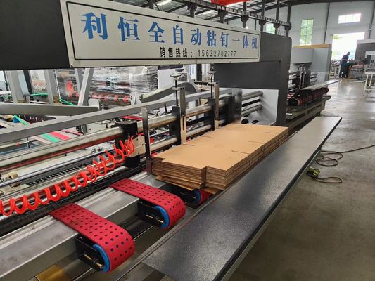 Automatische golfkartondoos vouwlijmmachine voor klantvereisten