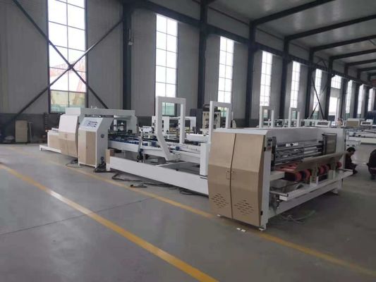 Spanning 380V papiervormende machine voor het vouwen van gegolfde kartonnen dozen in één machine