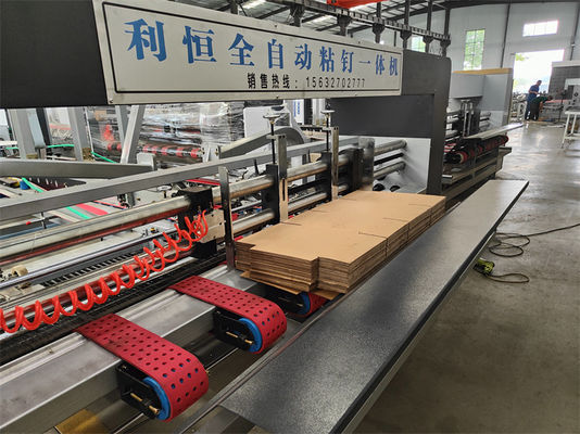Papiervormende machine voor het vouwen en kleven van golfkartonnen dozen in voedingsmiddelen en dranken