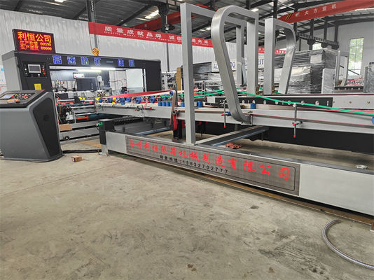 Papiervormende machine voor het vouwen en kleven van golfkartonnen dozen in voedingsmiddelen en dranken