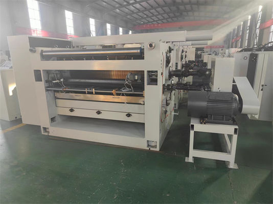 Corrugator machine 1400-2200 model verpakkingslijn voor uniforme snelheid snijnauwkeurigheid