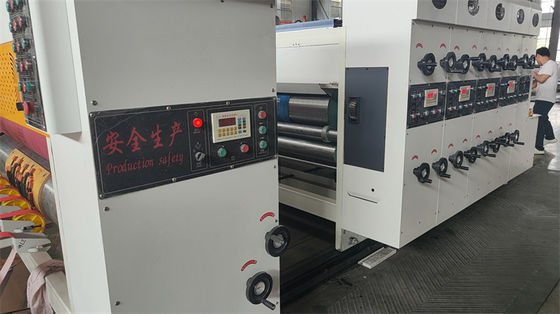 Automatische golfkartonvormmachine voor het drukken, slijpen, snijden en verpakken