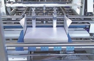 Laminatie van golfplaat naar karton met automatische fluit-litho-lamineermachine