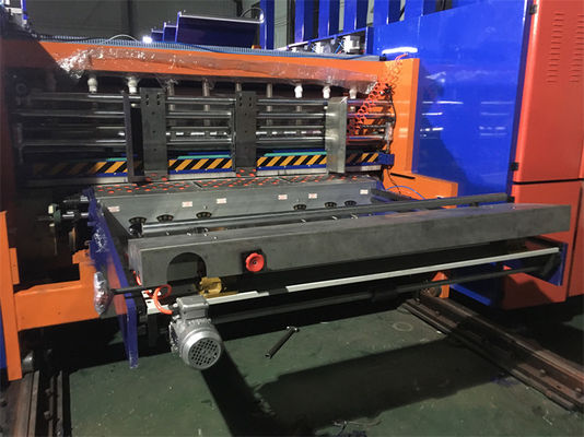 Automatische Flexodruk- en snijmachine voor golfkarton