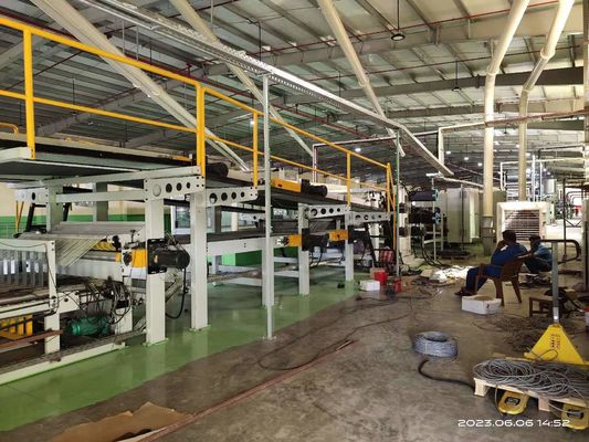 4500 kg Volledig automatische hogesnelheid 3/5/7 Ply gegolfde karton productiemachine